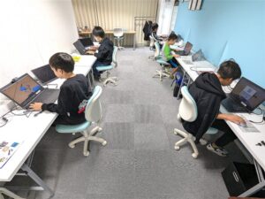 マイクラ部
みんなでおなじワールドで遊びます。